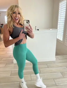 Chalene Johnson selfie in workout gear, fitness mojo