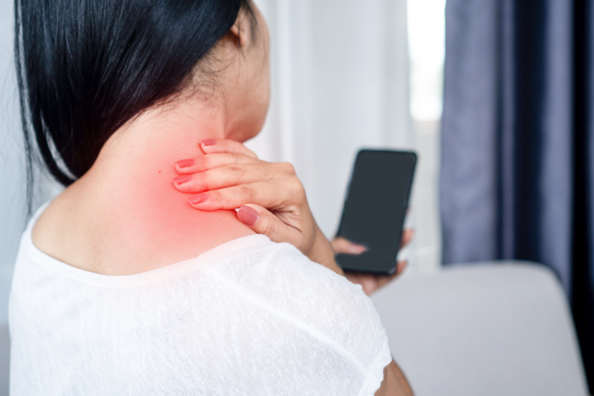 woman on phone neck pain